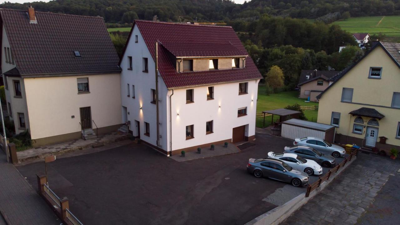 North Loop Rooms Adenau Bagian luar foto