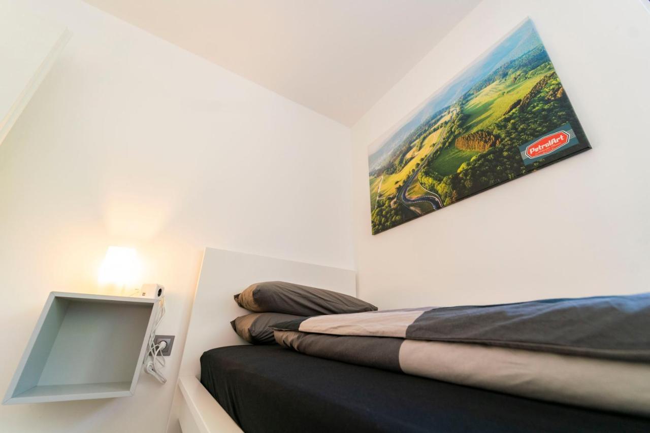 North Loop Rooms Adenau Bagian luar foto