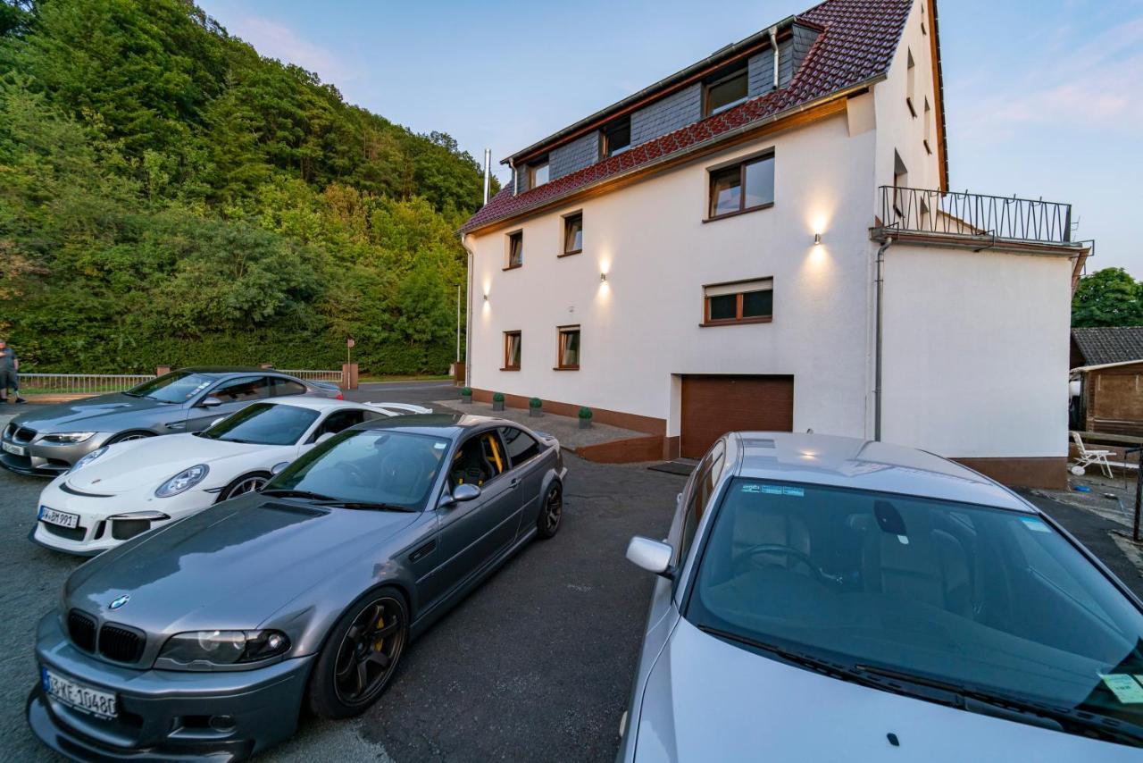 North Loop Rooms Adenau Bagian luar foto