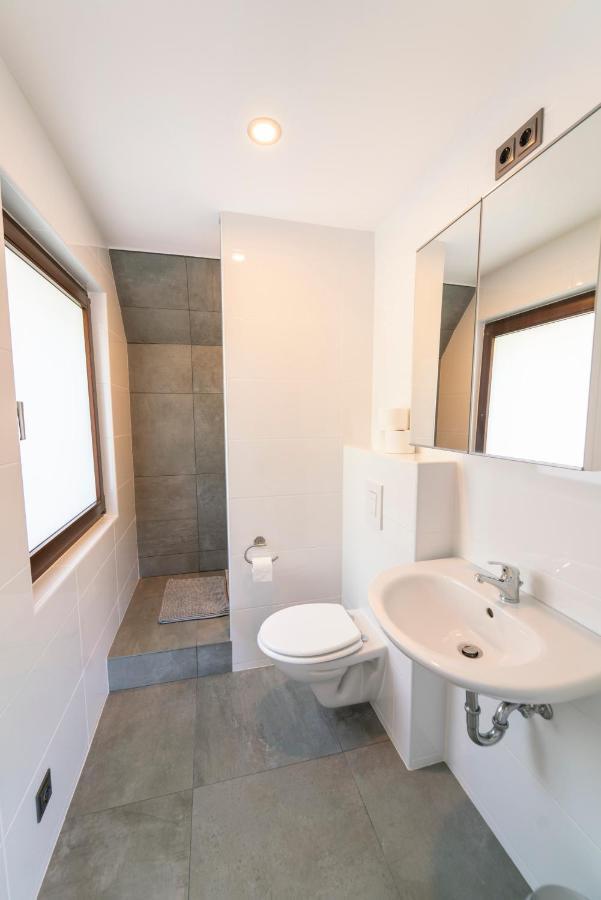 North Loop Rooms Adenau Bagian luar foto