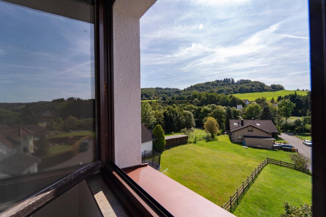 North Loop Rooms Adenau Bagian luar foto